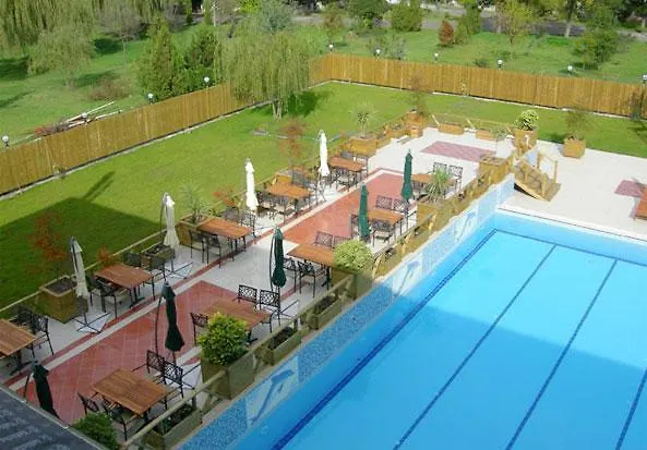 Talia & מלון ספנג'ה